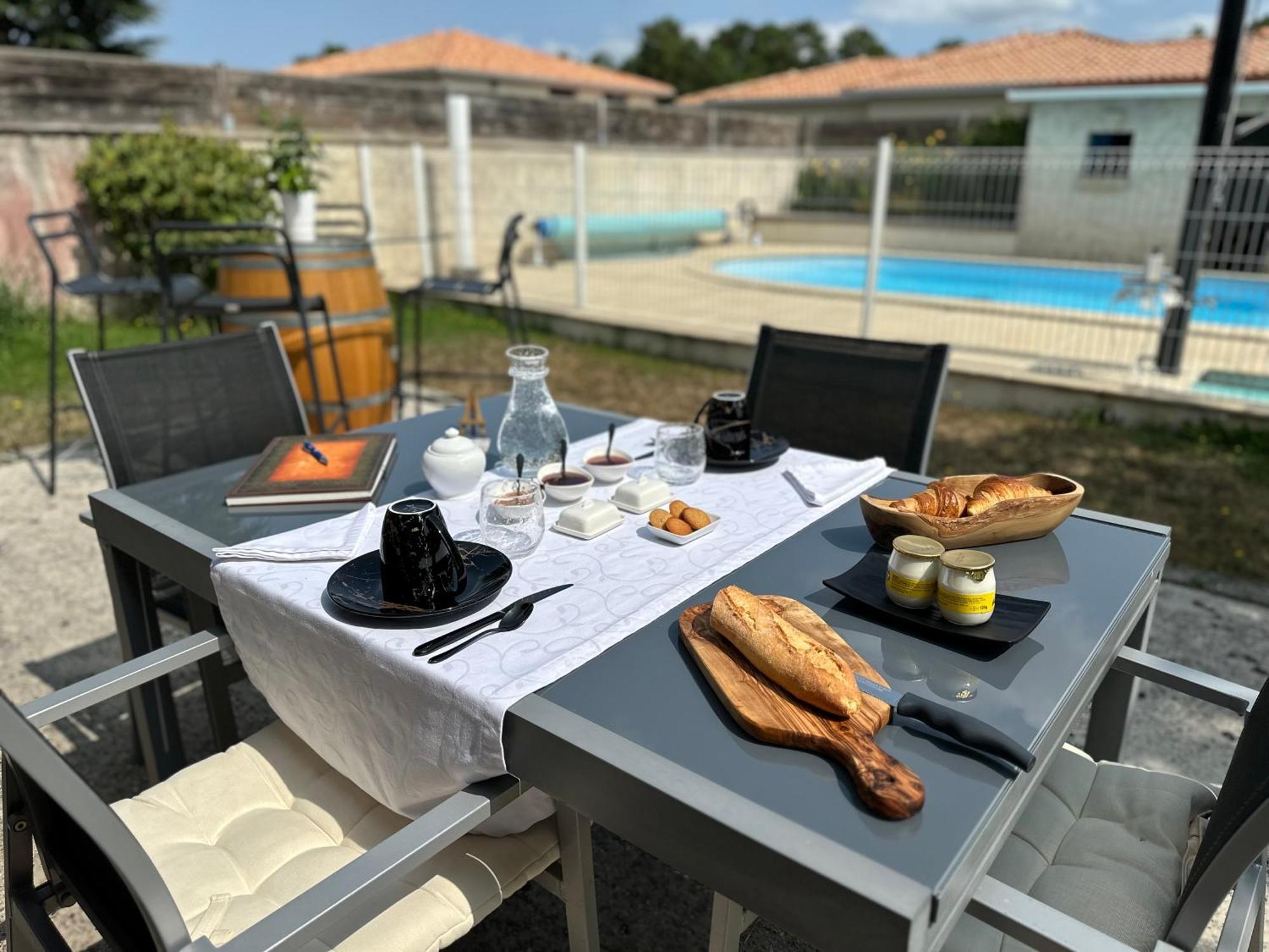 Le Mas Des Anges Soussans Exterior foto