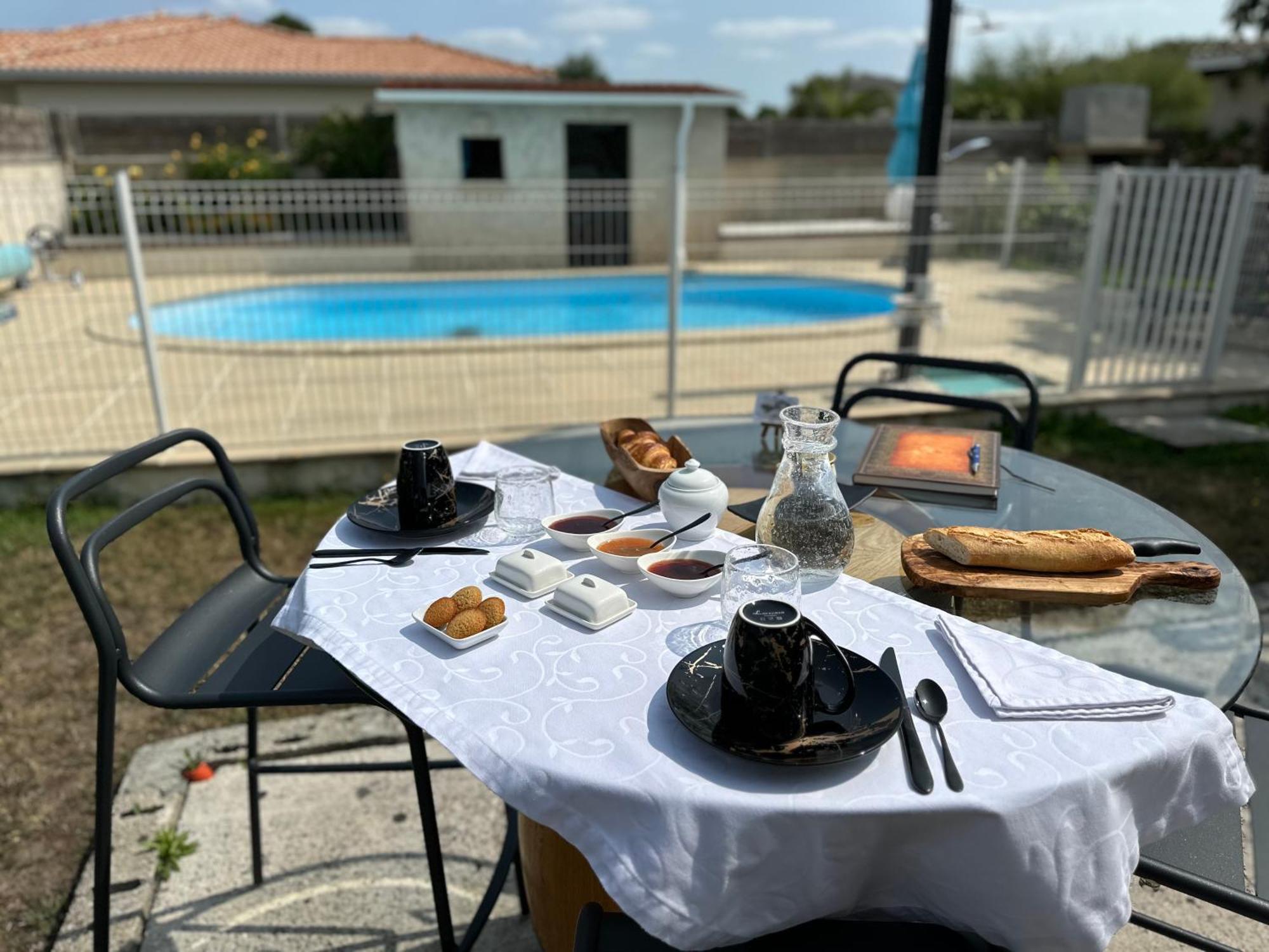 Le Mas Des Anges Soussans Exterior foto